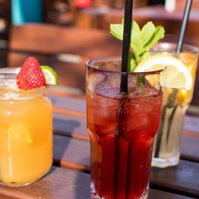 Erfrischende Cocktailideen für den Frühling Erfrischende Cocktailideen für den Frühling