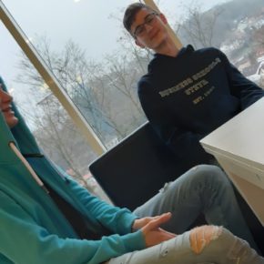 Neue Möbel im Schulgebäude Neue Möbel im Schulgebäude
